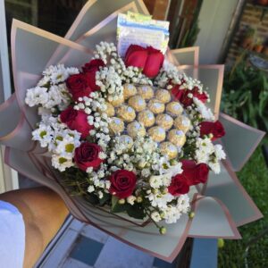 12 rosas y centro dorado